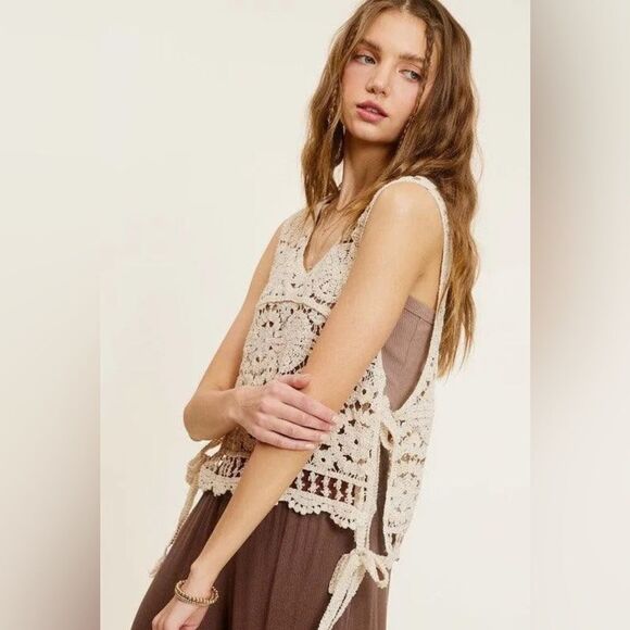 Self Side Tie Detailed Crochet Vest Top - Picture 2 of 3